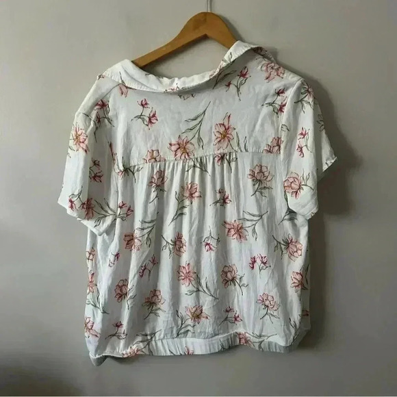 Torrid Ivory Floral  Crepe Button Blouse 2X - Picture 7 of 7